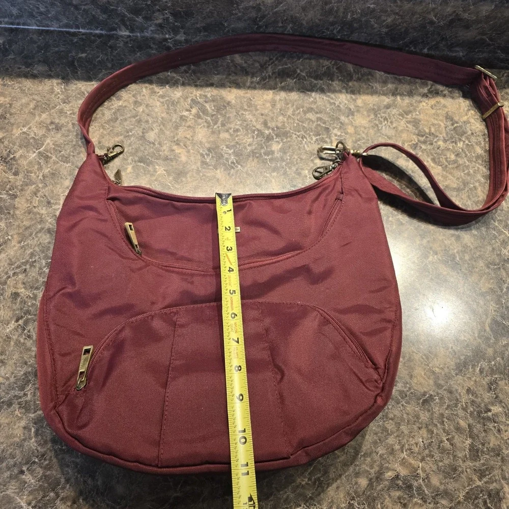 Travelon Anti-Theft Burgundy Round Hobo Bag ‎ Purse